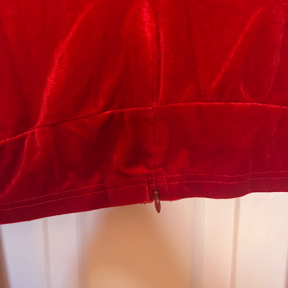 NWOT SHEIN 2 piece velour skirt set - Picture 4 of 9
